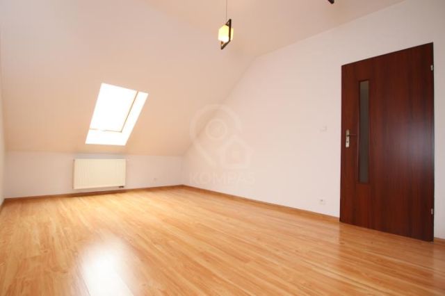 bliźniak, 6 pokoi Karwiany. Zdjęcie 12