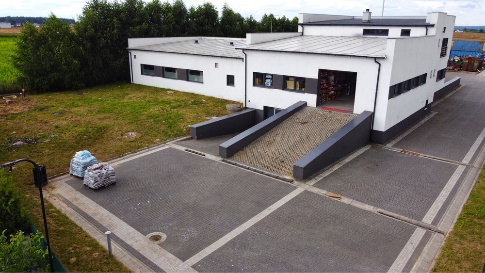 Hala/magazyn Gorczenica. Zdjęcie 2