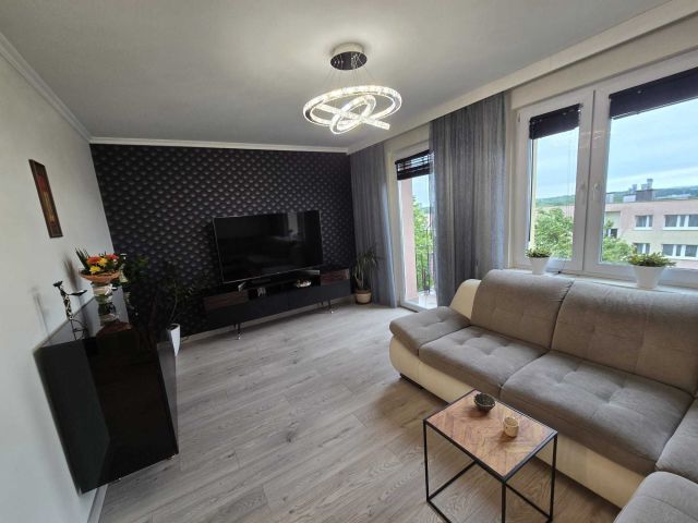 Mieszkanie 3-pokojowe Busko-Zdrój Centrum, os. Tadeusza Kościuszki. Zdjęcie 1