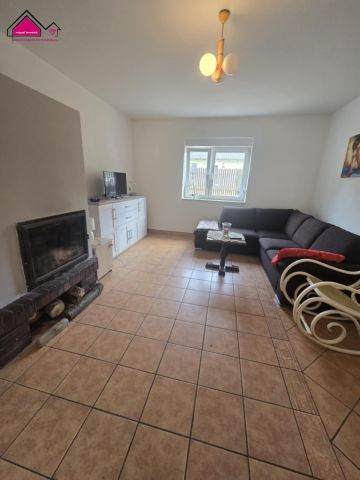 dom wolnostojący, 5 pokoi Szydłówiec. Zdjęcie 4