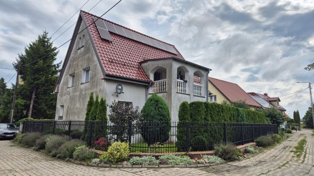 dom wolnostojący, 7 pokoi Bartoszyce, ul. Asnyka. Zdjęcie 1