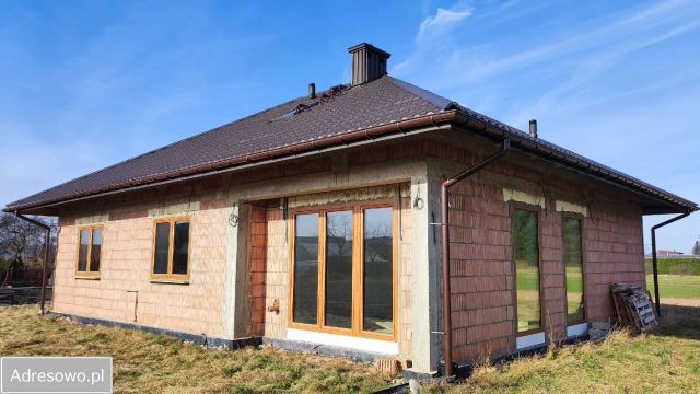 dom wolnostojący, 4 pokoje Gołkowice Dolne. Zdjęcie 1