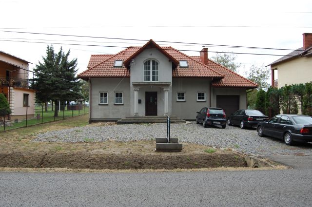dom wolnostojący, 4 pokoje Mikulice. Zdjęcie 1