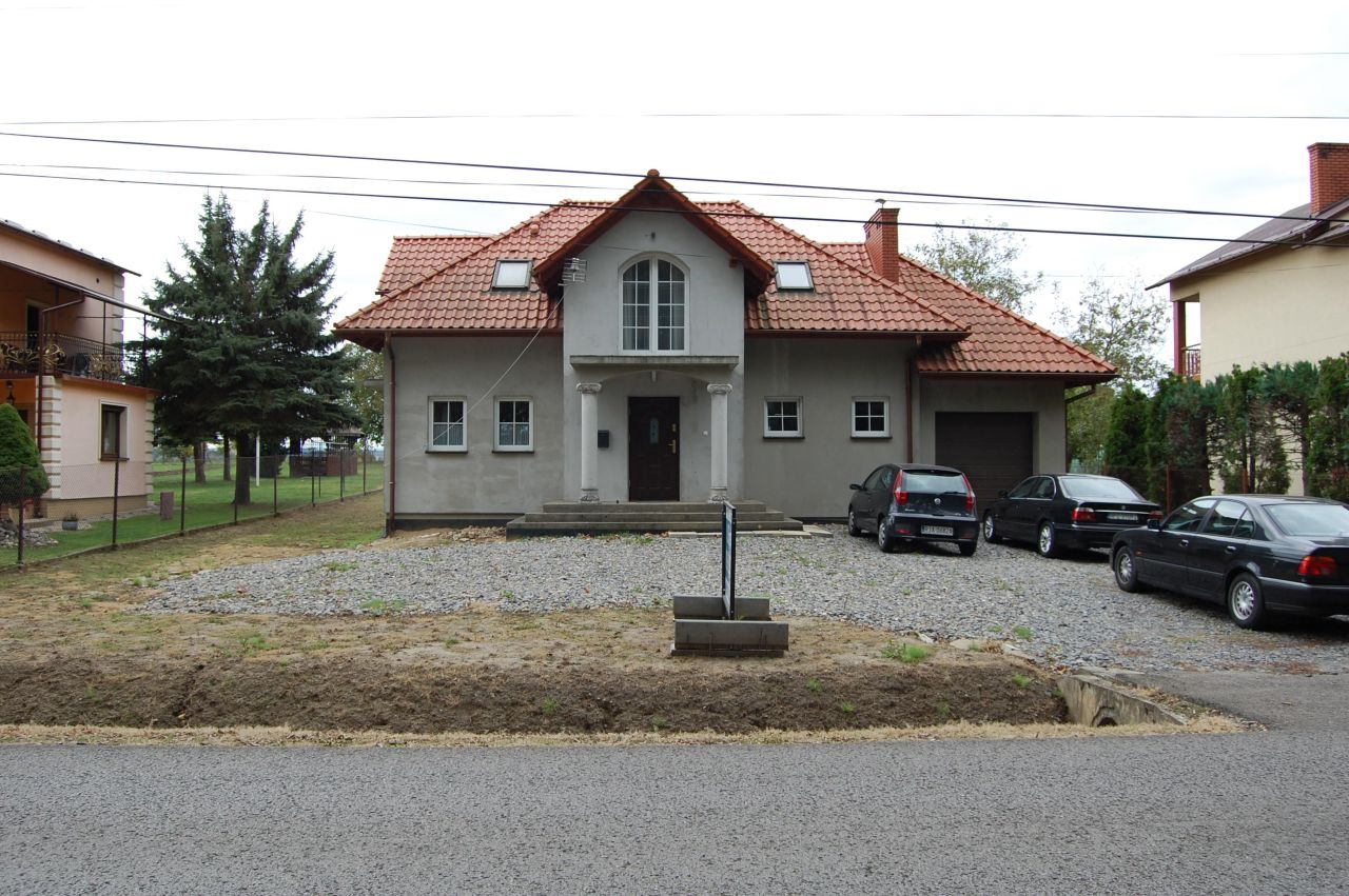 dom wolnostojący, 4 pokoje Mikulice. Zdjęcie 1
