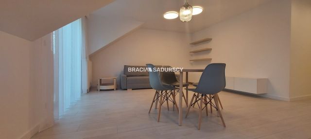 Mieszkanie 10-pokojowe Zabawa. Zdjęcie 23