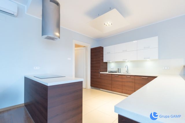 Mieszkanie 3-pokojowe Kraków Stare Miasto, ul. Józefa Sarego. Zdjęcie 1