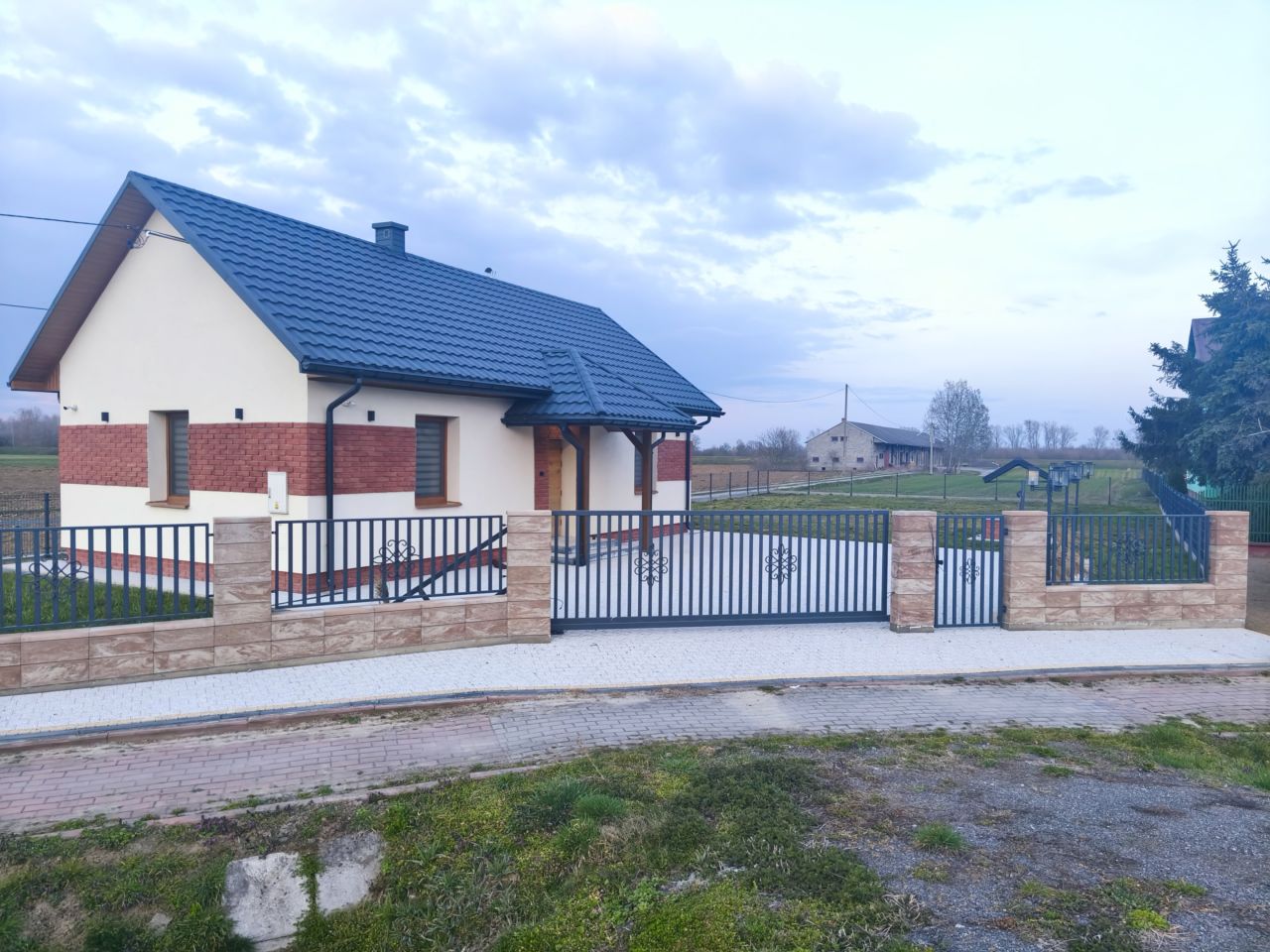 dom wolnostojący, 2 pokoje Rzędzianowice. Zdjęcie 1