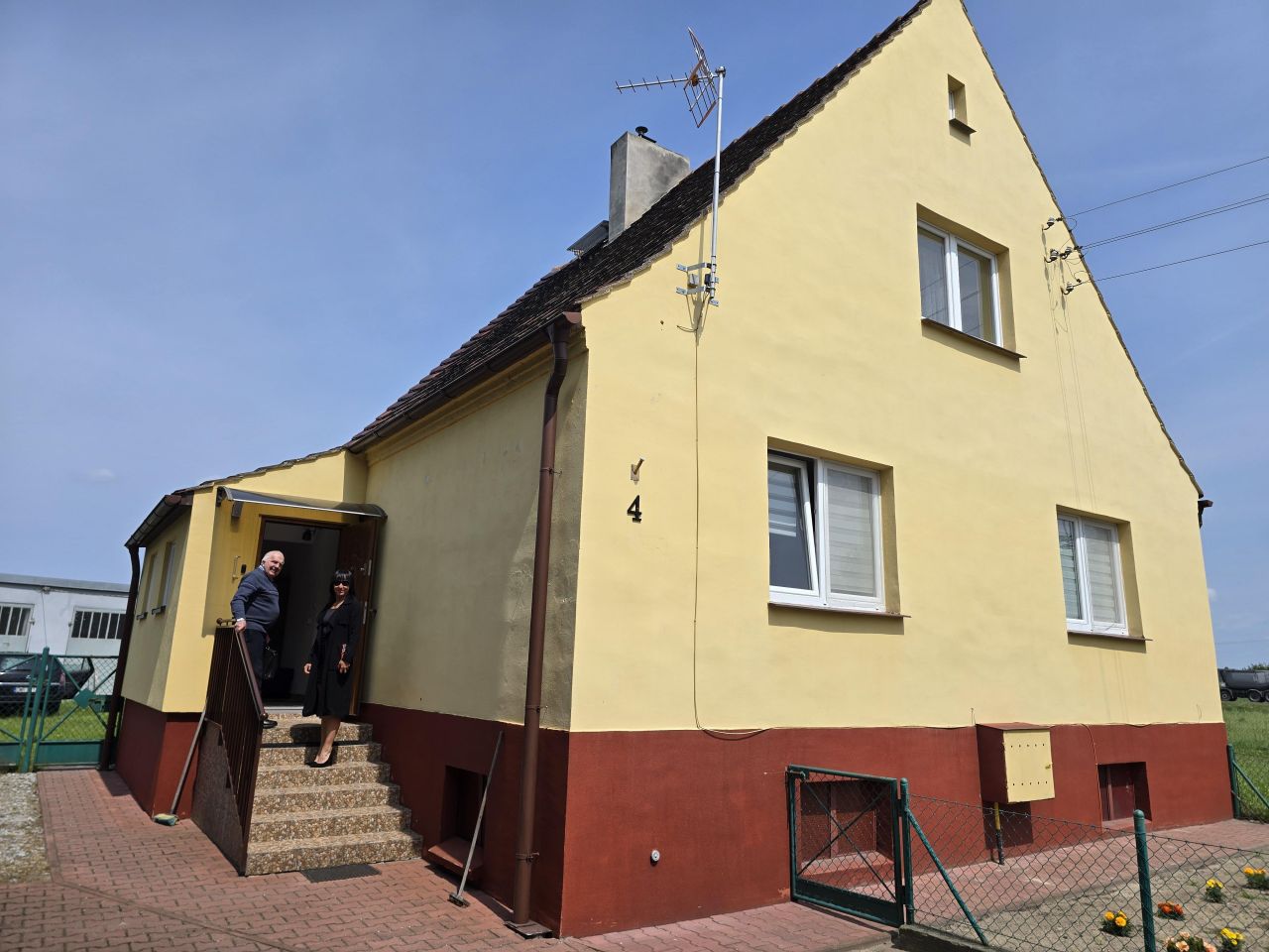 dom wolnostojący, 4 pokoje Groblice, ul. Kolejowa. Zdjęcie 1