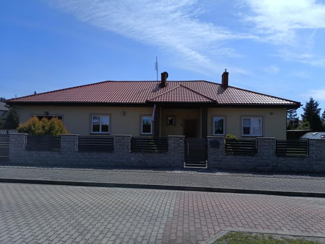 dom wolnostojący, 4 pokoje Dębno, ul. Stanisława Moniuszki. Zdjęcie 1