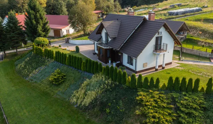 dom wolnostojący, 6 pokoi Jasienica Rosielna