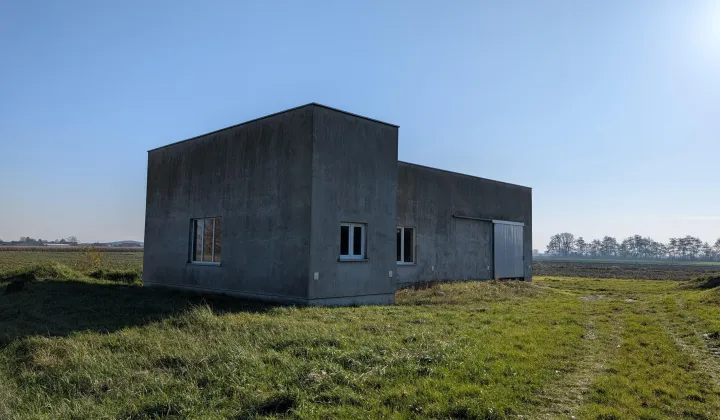 Hala/magazyn Droszew, Długa