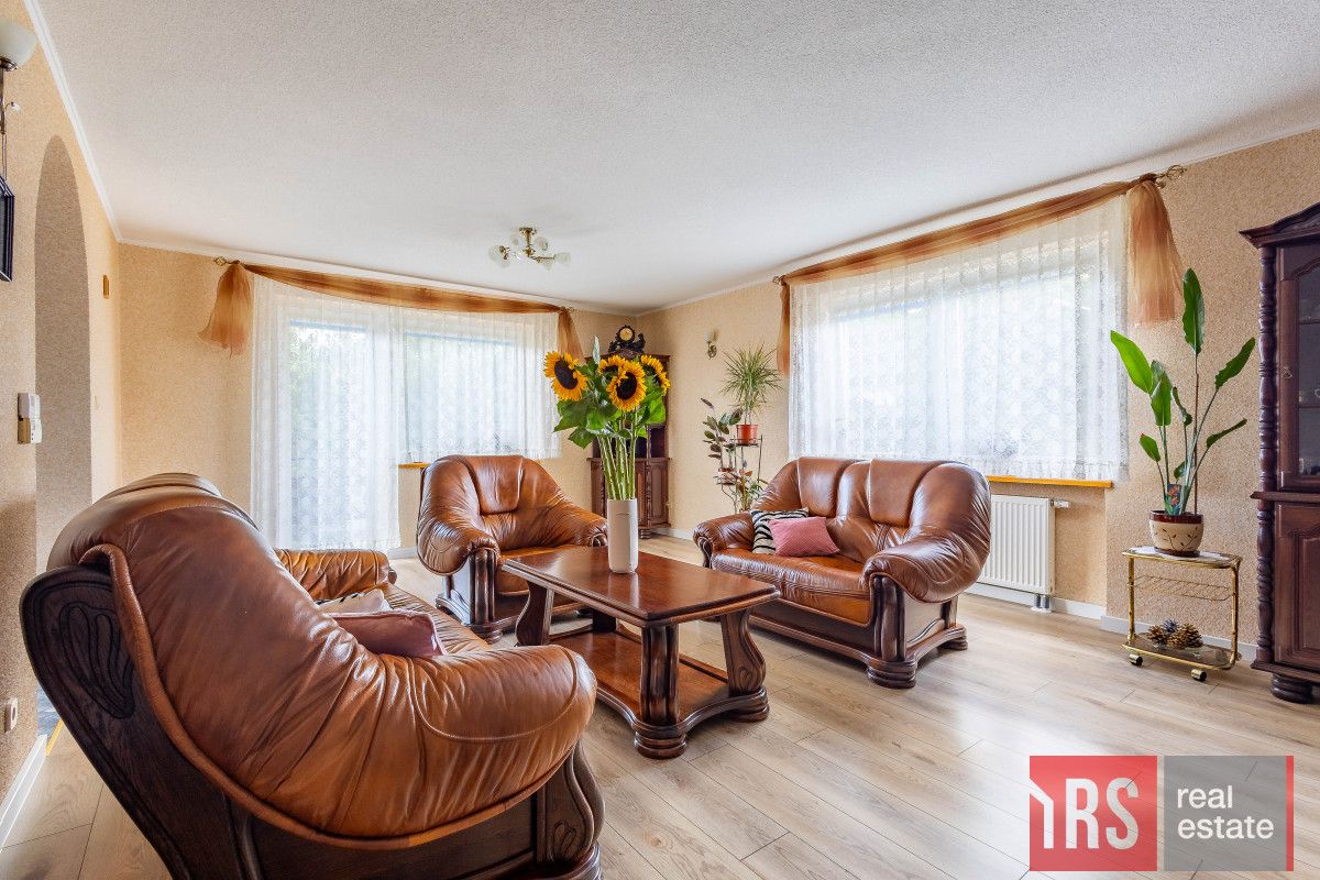 dom wolnostojący, 4 pokoje Laski. Zdjęcie 2