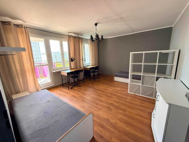 Mieszkanie 4-pokojowe Wrocław Kozanów, ul. Wiślańska. Zdjęcie 1