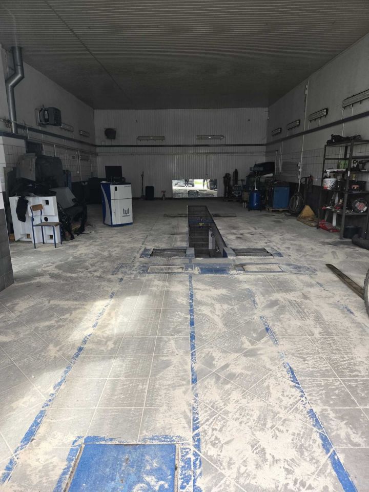 Hala/magazyn Sade Budy. Zdjęcie 2