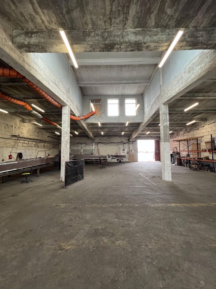 Hala/magazyn Gdynia Chylonia, ul. Hutnicza. Zdjęcie 3