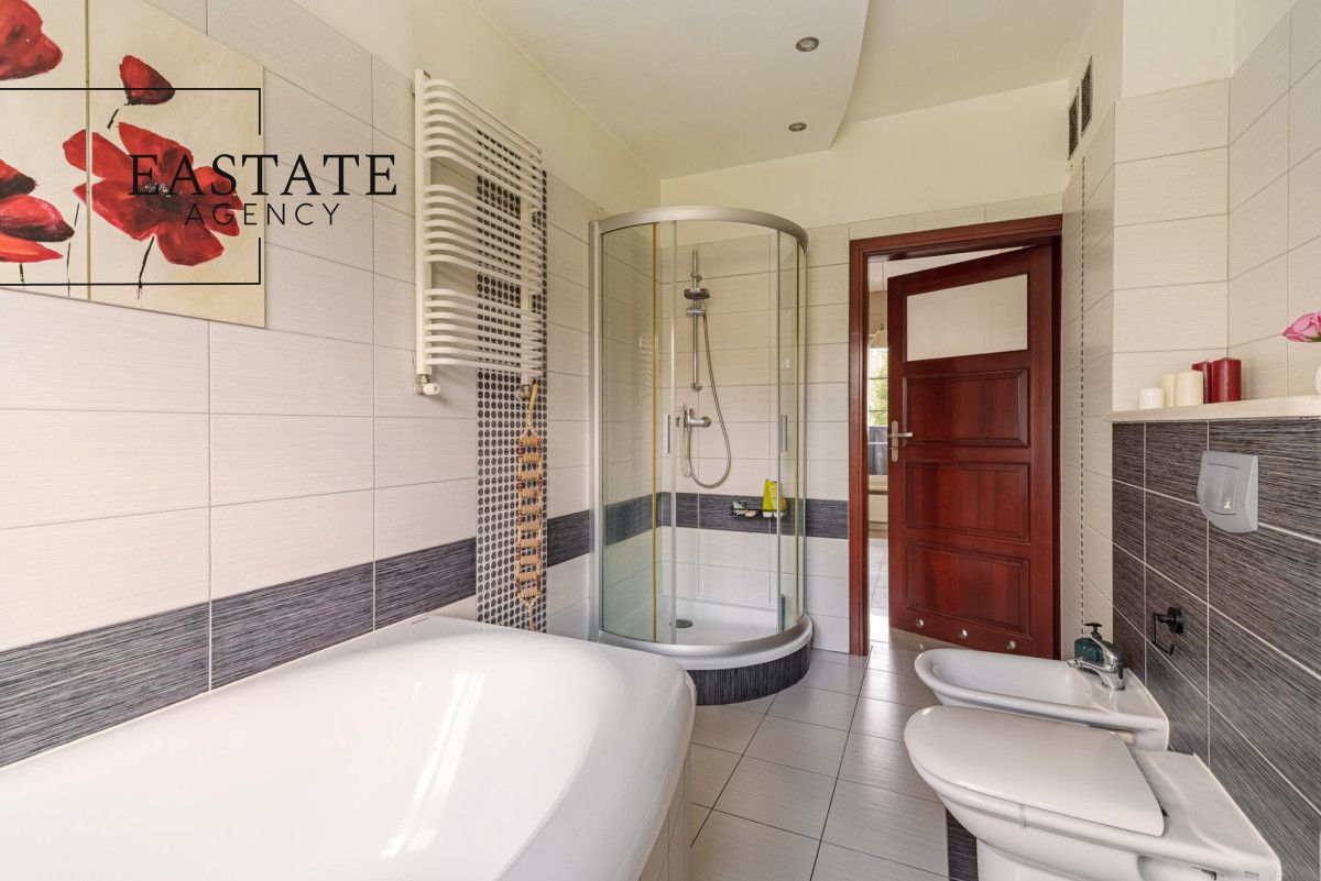 dom wolnostojący, 7 pokoi Osowiec. Zdjęcie 13