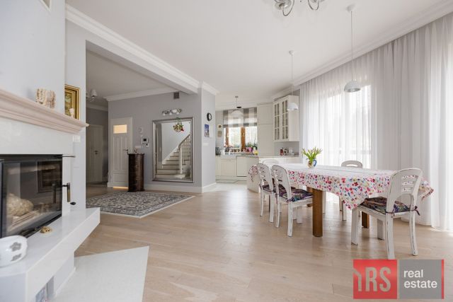 bliźniak, 5 pokoi Izabelin. Zdjęcie 1