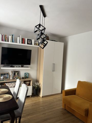 Mieszkanie 3-pokojowe Guzów. Zdjęcie 1