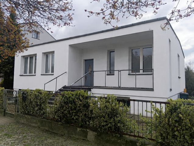 dom wolnostojący, 4 pokoje Puławy Włostowice, ul. Lucjana Kaznowskiego. Zdjęcie 1