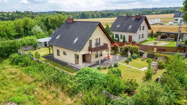 dom wolnostojący, 4 pokoje Bęczyn. Zdjęcie 1