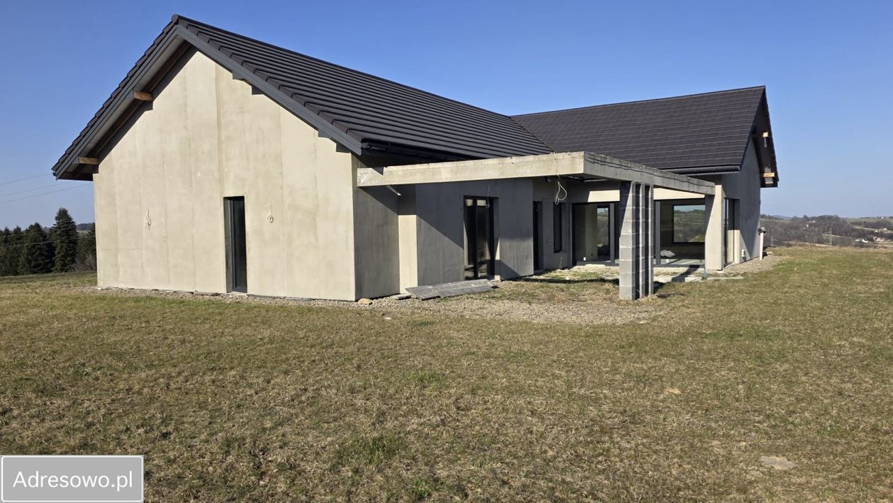 dom wolnostojący, 5 pokoi Ciężkowice. Zdjęcie 1