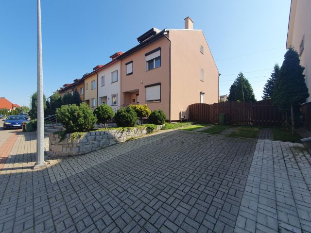 dom szeregowy Konin Chorzeń, ul. Stokrotkowa. Zdjęcie 1