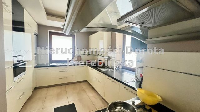 dom wolnostojący, 5 pokoi Tomaszów Mazowiecki. Zdjęcie 2