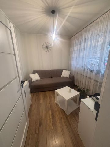 Mieszkanie 3-pokojowe Białobłoty. Zdjęcie 1