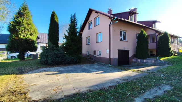 dom wolnostojący, 8 pokoi Mogielnica Środek. Zdjęcie 1