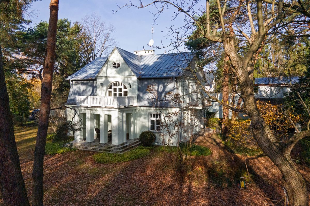 dom wolnostojący, 7 pokoi Komorów, ul. Akacjowa