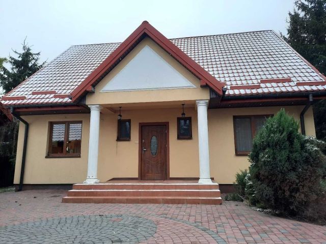 dom wolnostojący, 4 pokoje Okszów, ul. Modrzewiowa. Zdjęcie 1