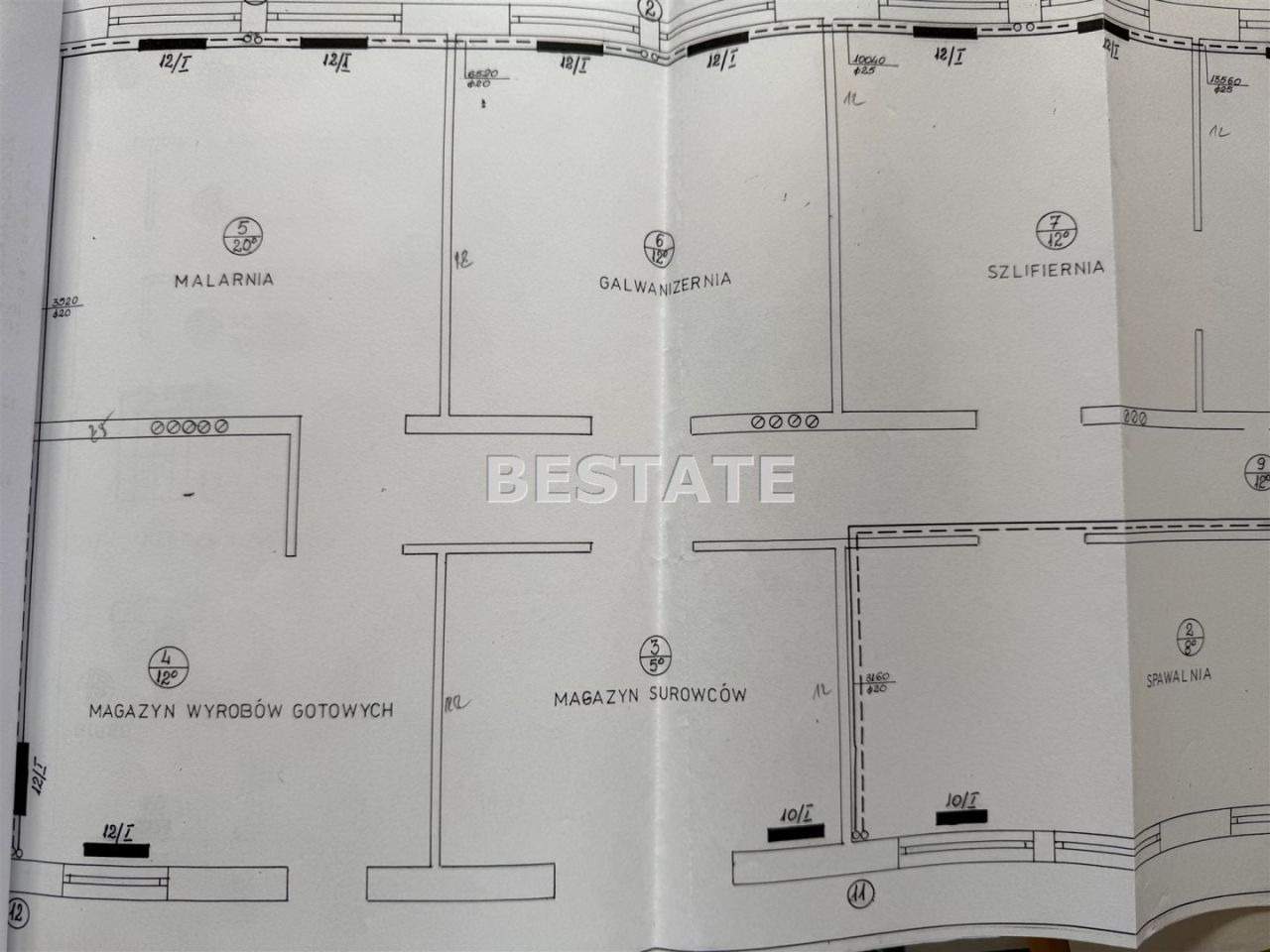 Hala/magazyn Pustków. Zdjęcie 26