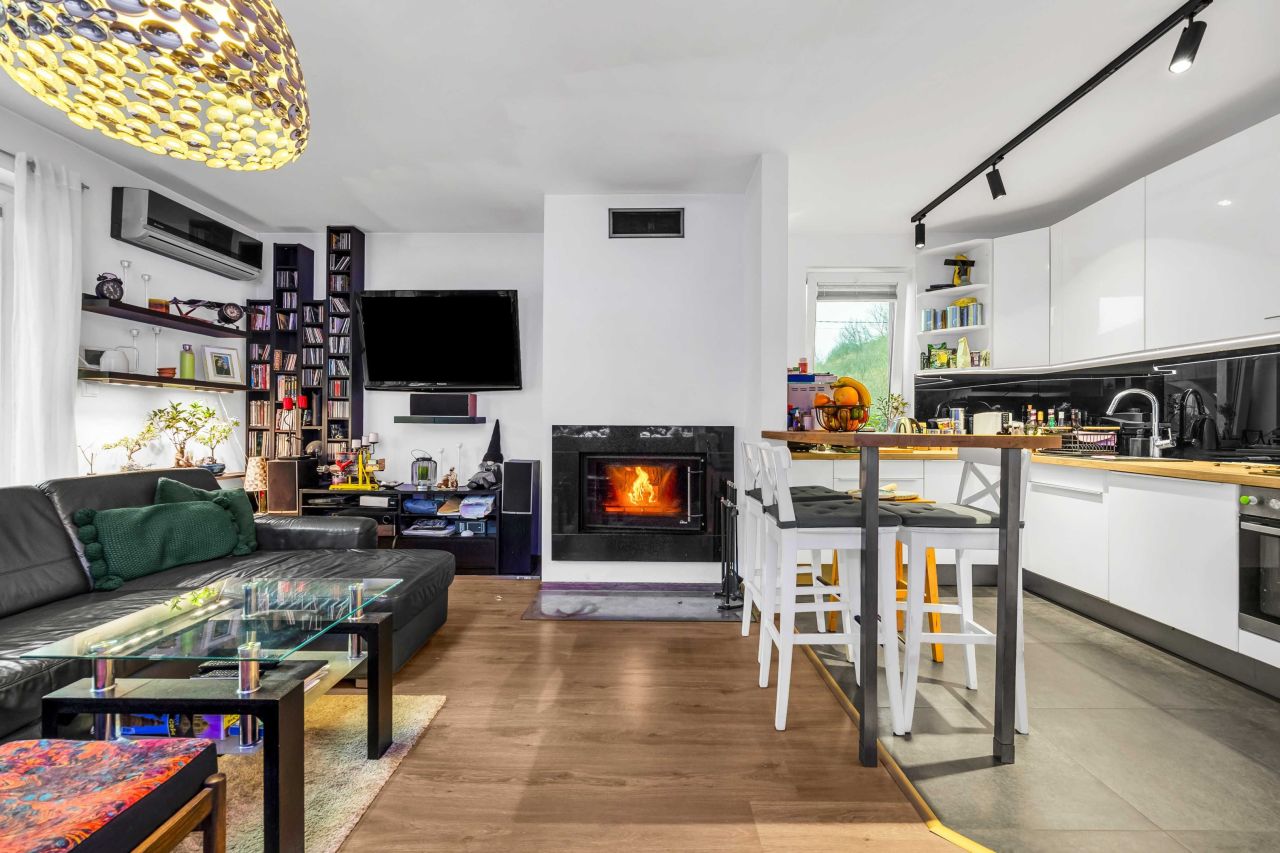 Mieszkanie 4-pokojowe Marki. Zdjęcie 4