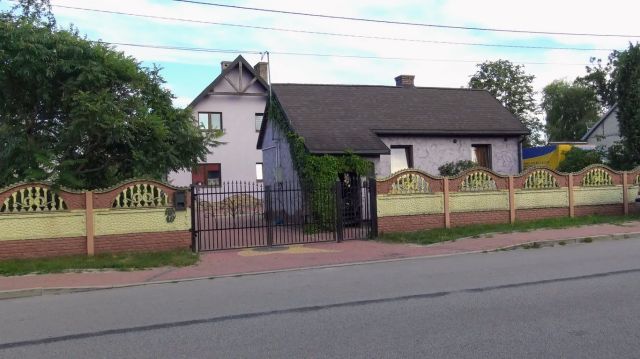 dom wolnostojący, 3 pokoje Ruda Maleniecka. Zdjęcie 1