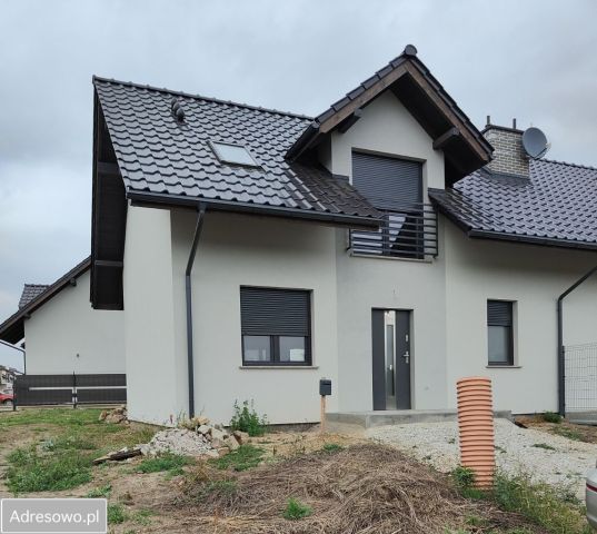 bliźniak, 5 pokoi Strzelin, ul. Jana Kochanowskiego. Zdjęcie 1