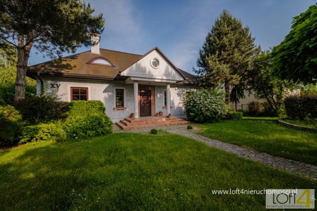 dom wolnostojący, 8 pokoi Rzeszów Zwięczyca, ul. Saletyńska. Zdjęcie 1