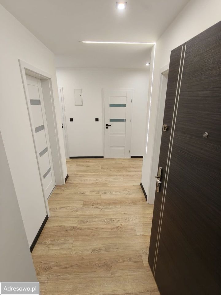 Mieszkanie 3-pokojowe Dzierżoniów, os. Różane. Zdjęcie 2