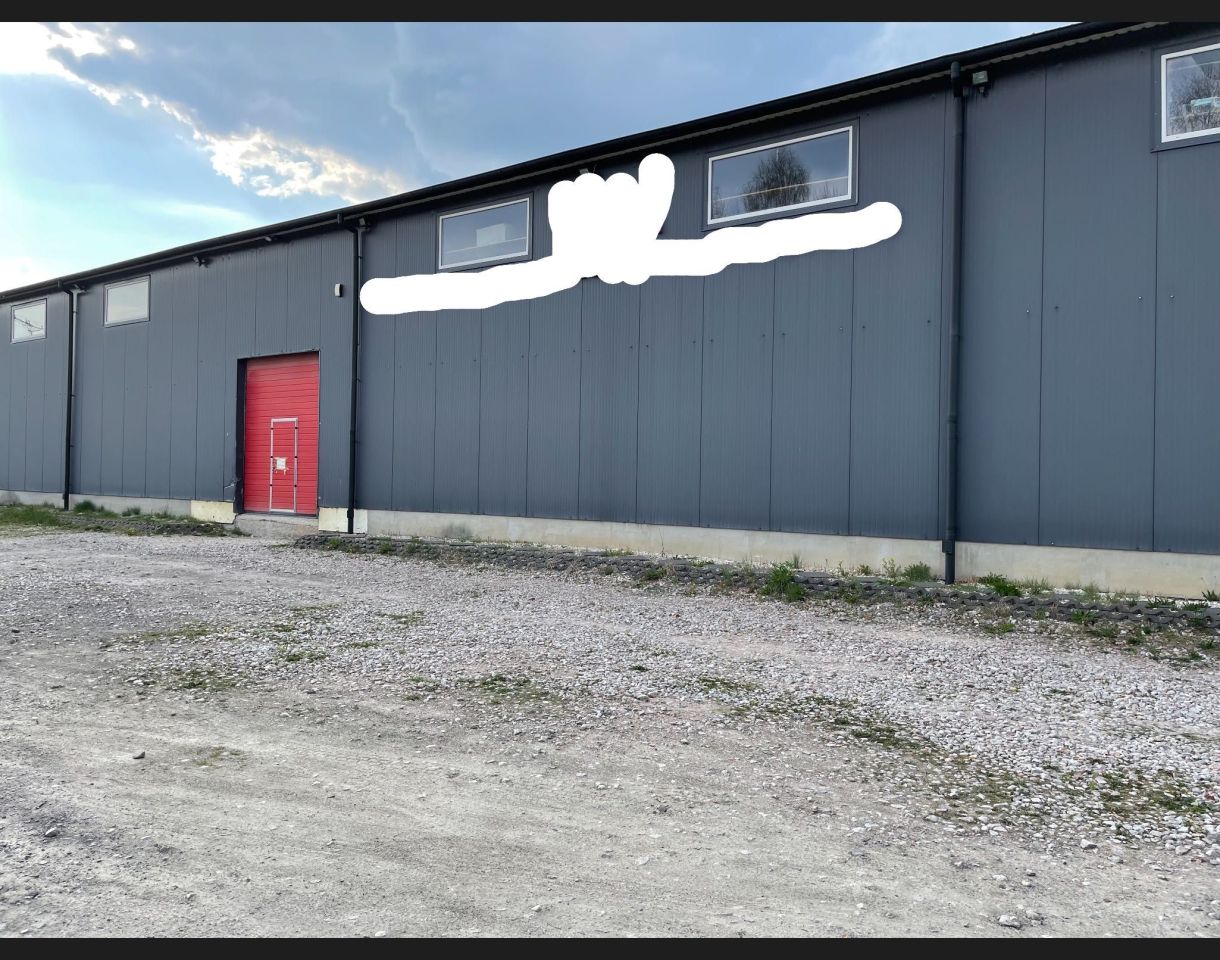 Hala/magazyn Mniszek. Zdjęcie 2