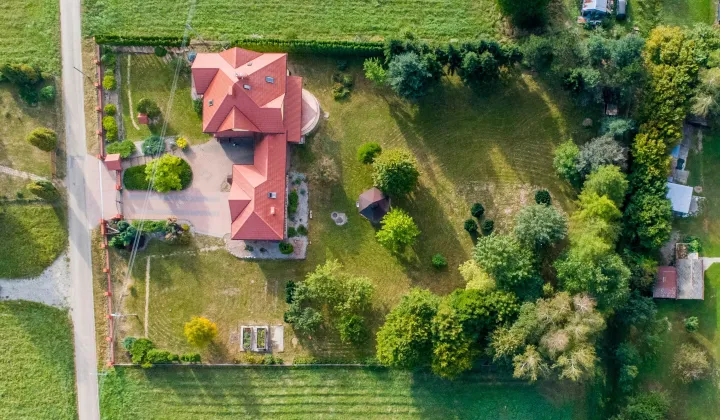 dom wolnostojący, 8 pokoi Szczepańcowa, Słoneczna