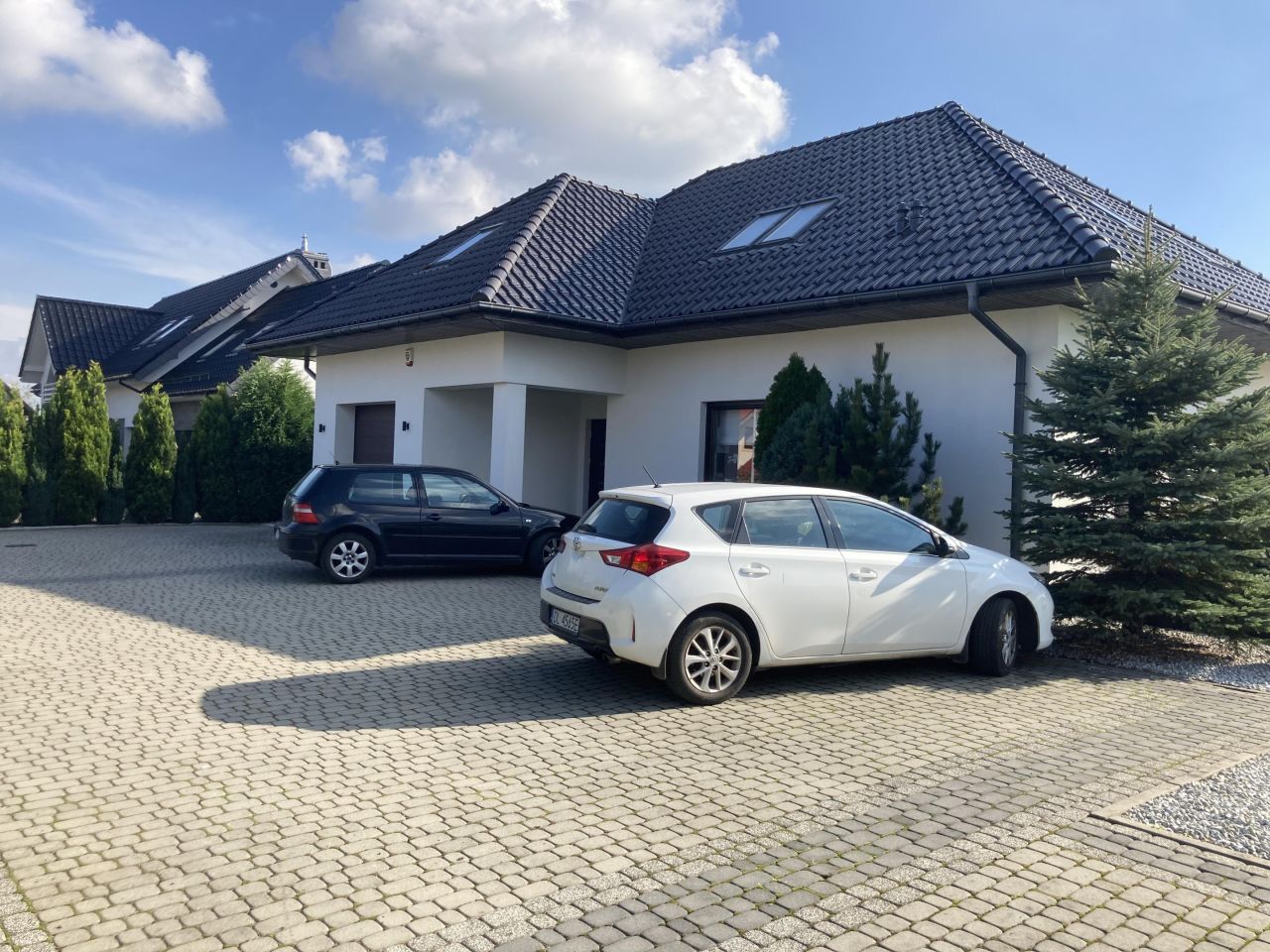 dom wolnostojący, 4 pokoje Ziemnice, ul. Szczęśliwa