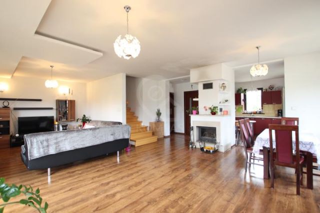 bliźniak, 6 pokoi Karwiany. Zdjęcie 4