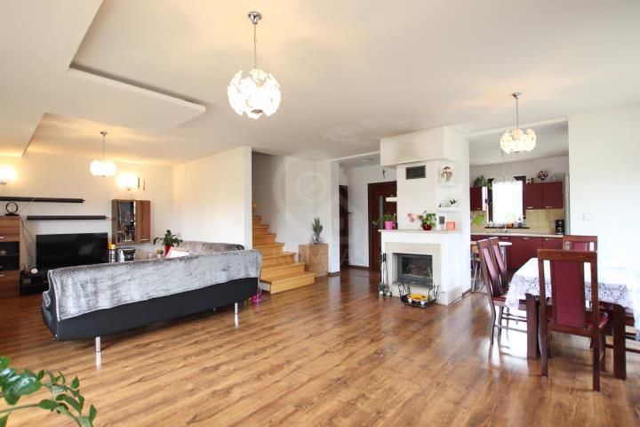 bliźniak, 6 pokoi Karwiany. Zdjęcie 4