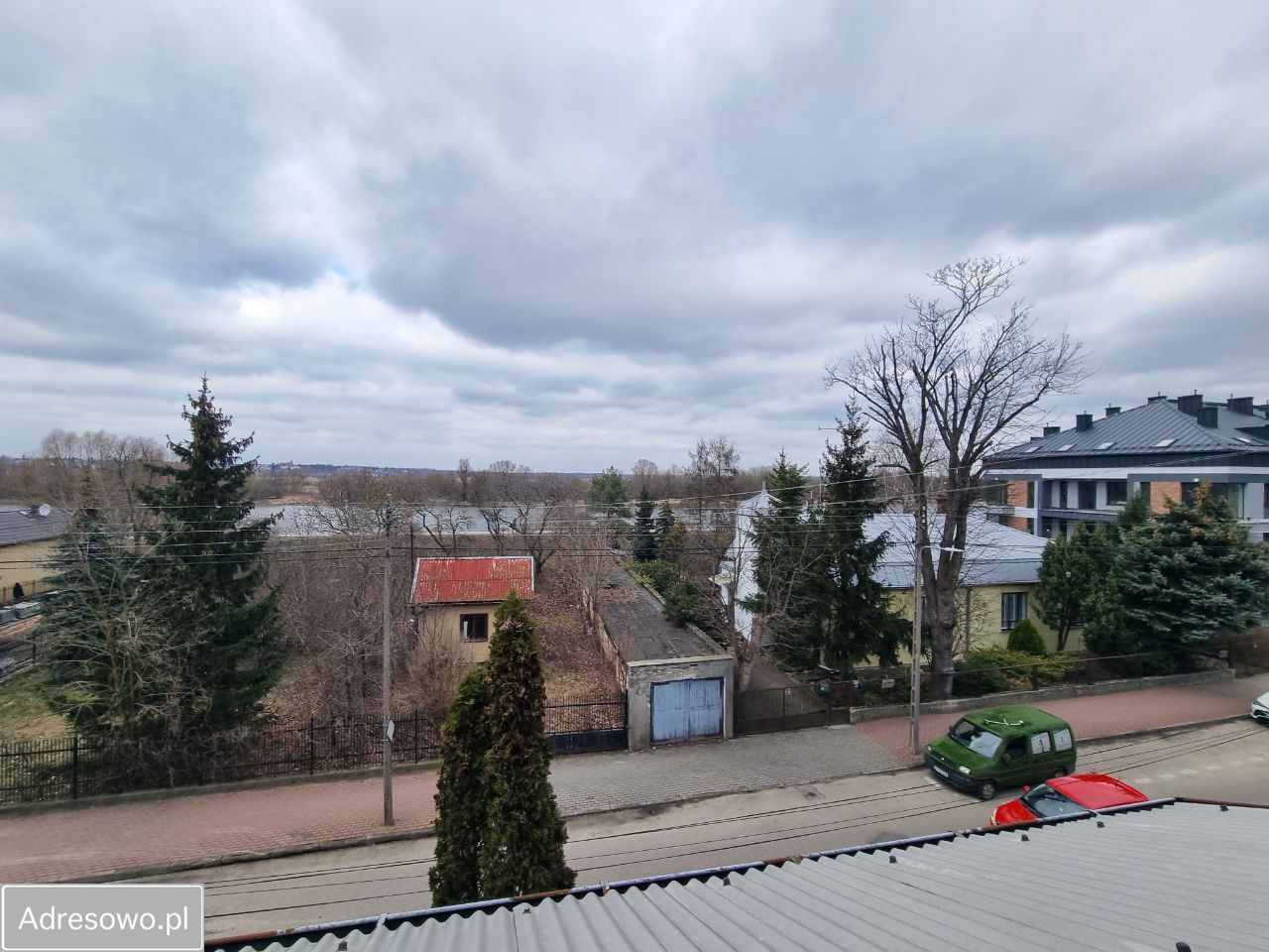 dom szeregowy, 9 pokoi Nowy Dwór Mazowiecki Centrum. Zdjęcie 2