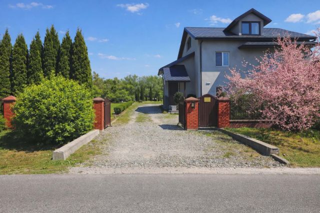 dom wolnostojący, 6 pokoi Sabaudia, Sabaudia. Zdjęcie 1