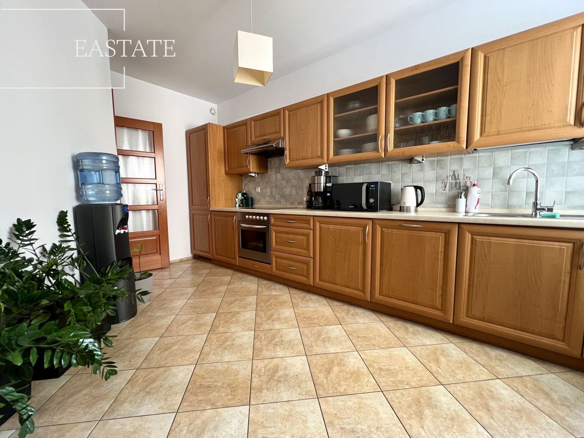 Lokal Warszawa Wola, skwer ks. kard. Stefana Wyszyńskiego. Zdjęcie 6