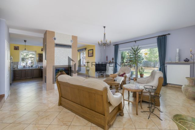 dom wolnostojący, 7 pokoi Łoś. Zdjęcie 7