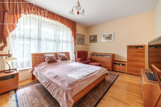 dom wolnostojący, 10 pokoi Milanówek, ul. Szkolna. Zdjęcie 14