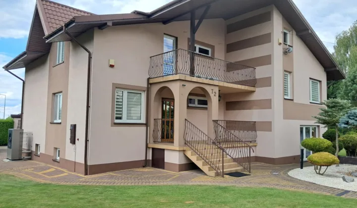 dom wolnostojący, 8 pokoi Radomsko Sucha Wieś, ul. Starowiejska