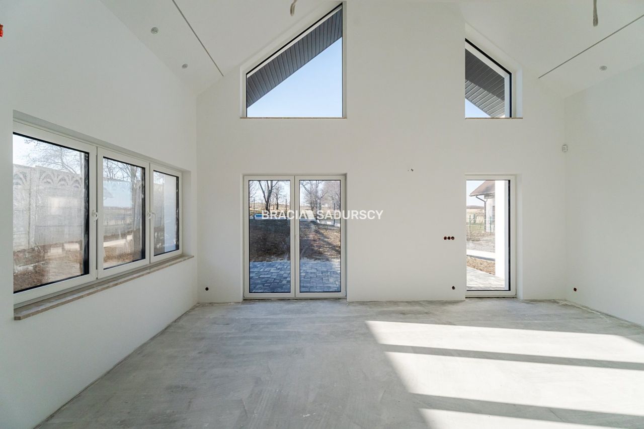 dom wolnostojący, 5 pokoi Bębło. Zdjęcie 16