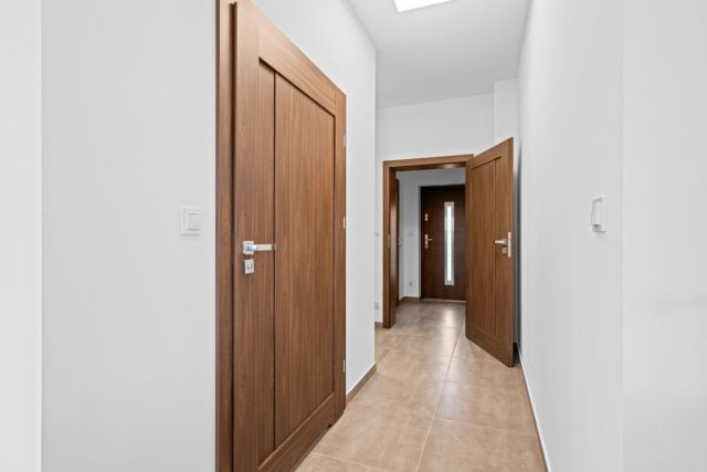 Lokal Jelcz-Laskowice, ul. Oleśnicka. Zdjęcie 5